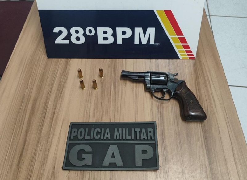 Pol�cia Militar prende tr�s membros de fac��o com arma de fogo em Jaciara