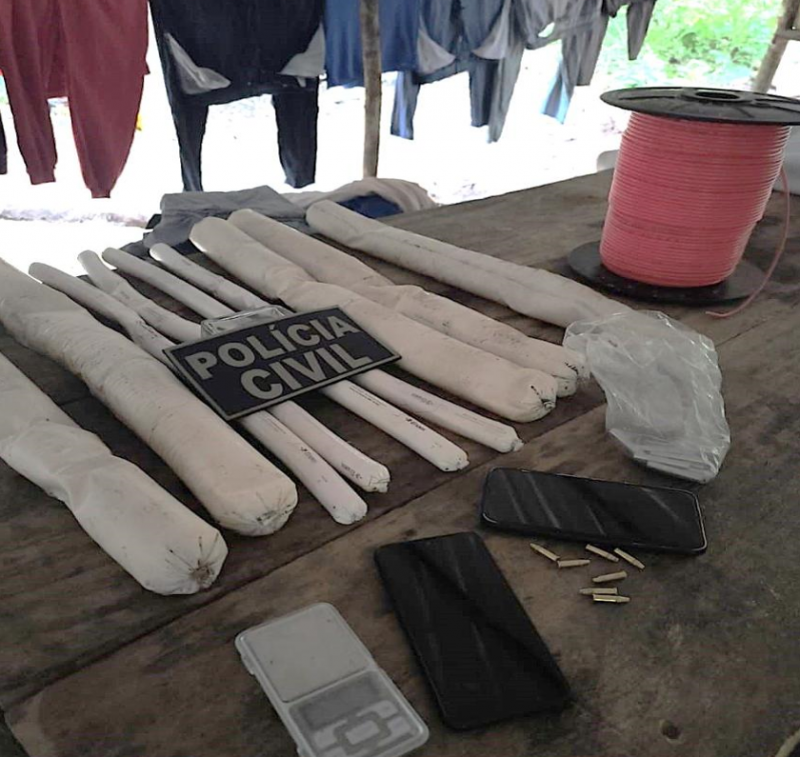 Pol�cia Civil encontra nove bananas de dinamite em garimpo ilegal em MT