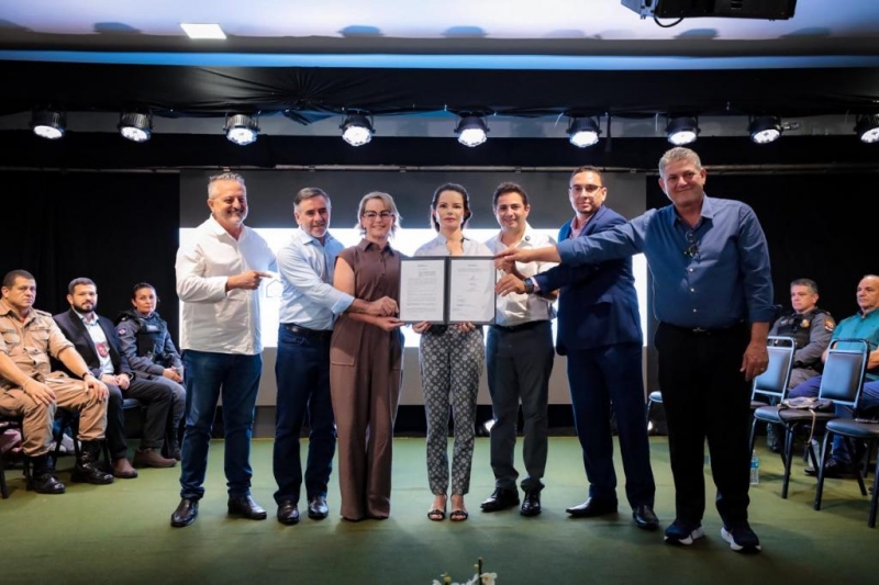 Em Campos de J�lio, primeira-dama de MT refor�a compromisso do Governo com oferta de moradias