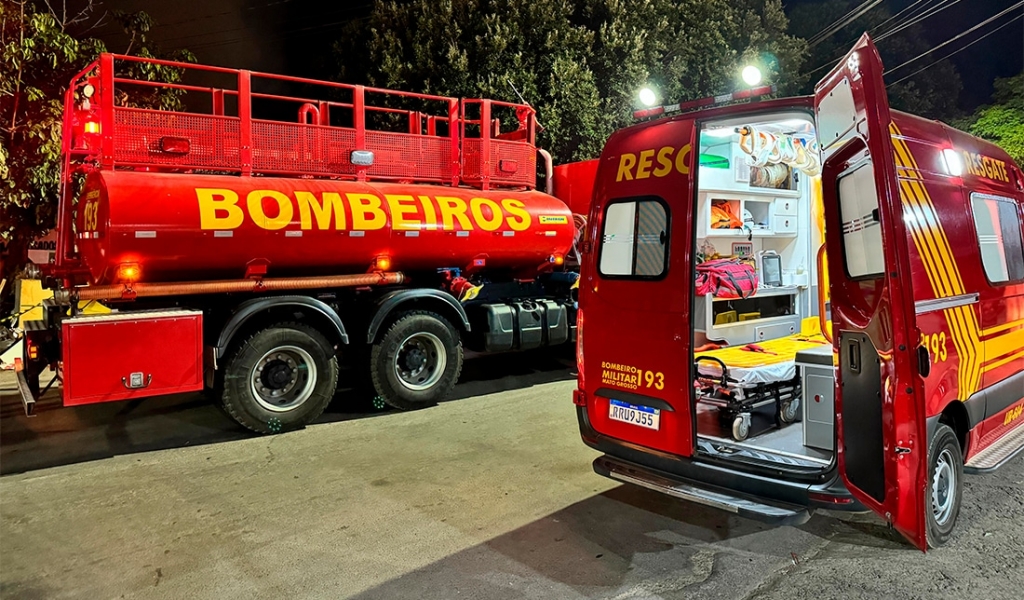 Bombeiros de MT fazem opera��o para resgatar seis pessoas da mesma fam�lia soterradas ap�s enchentes no RS