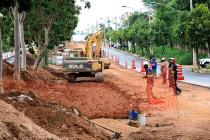 Popula��o sofre os impactos do atraso nas obras do BRT e Assembleia Legislativa convoca secret�rio