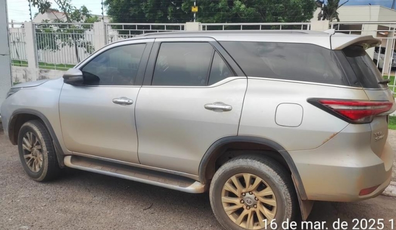 Pol�cia Civil recupera caminhonete furtada na Avenida Miguel Sutil