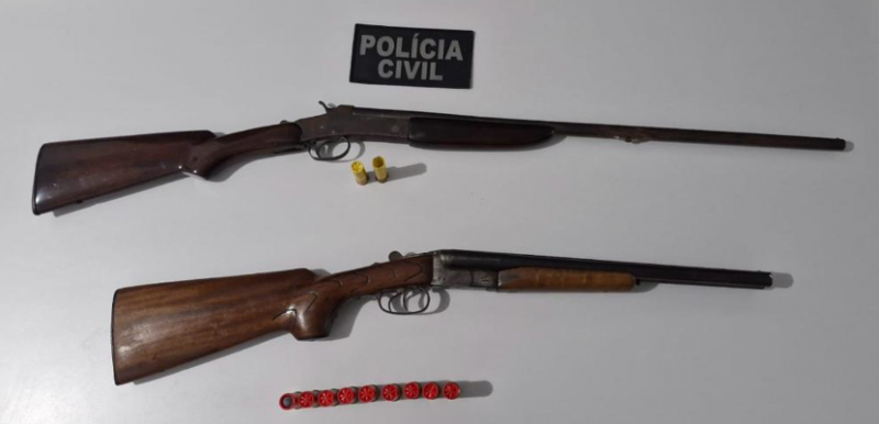 Pol�cia Civil apreende espingardas e muni��es na casa de caminhoneiro em Matup�