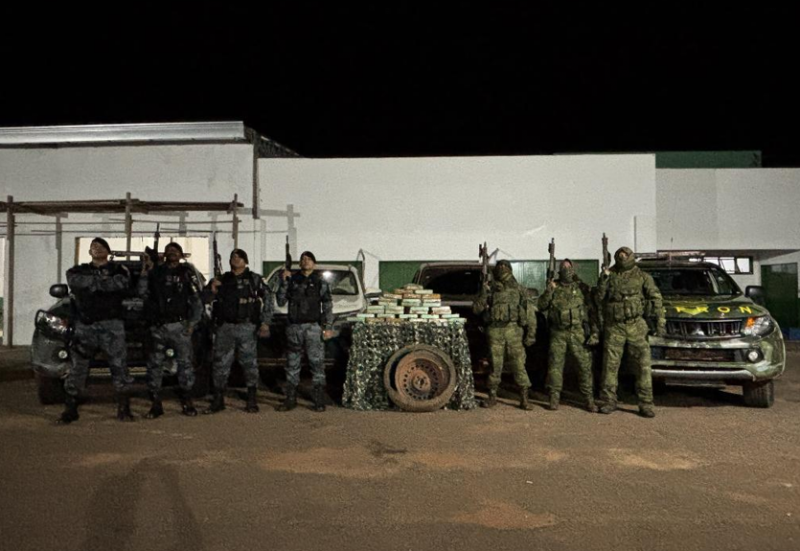 PM e Gefron apreendem 31 kg de pasta base de coca�na em Porto Esperidi�o