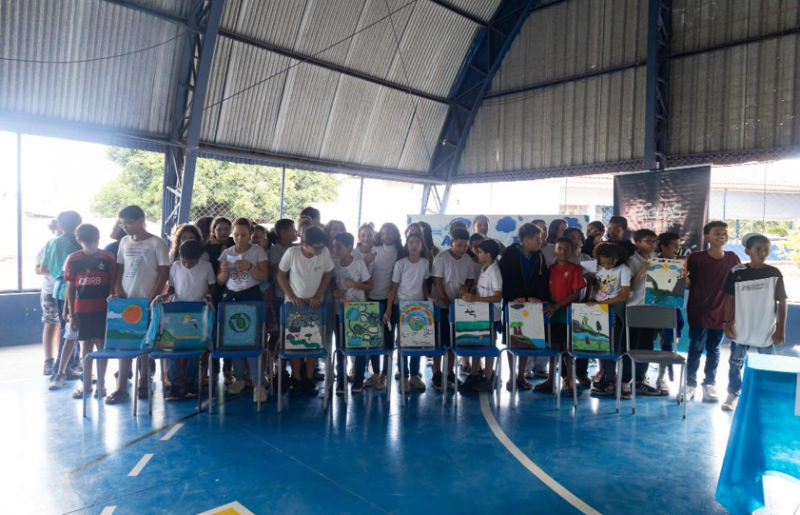 Alunos de Escola Estadual de Cuiab arrecadam 80 litros de leo durante campanha educativa