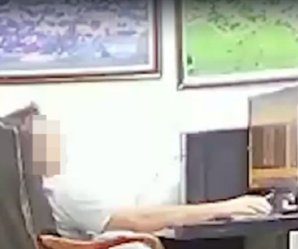 Servidor � flagrado se masturbando em gabinete de prefeitura em MT