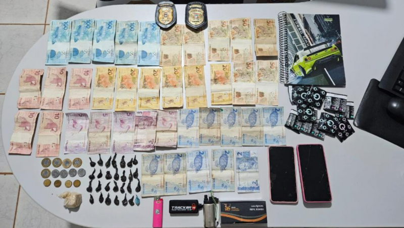 Mulher � presa por tr�fico de drogas em Santa Cruz do Xing�