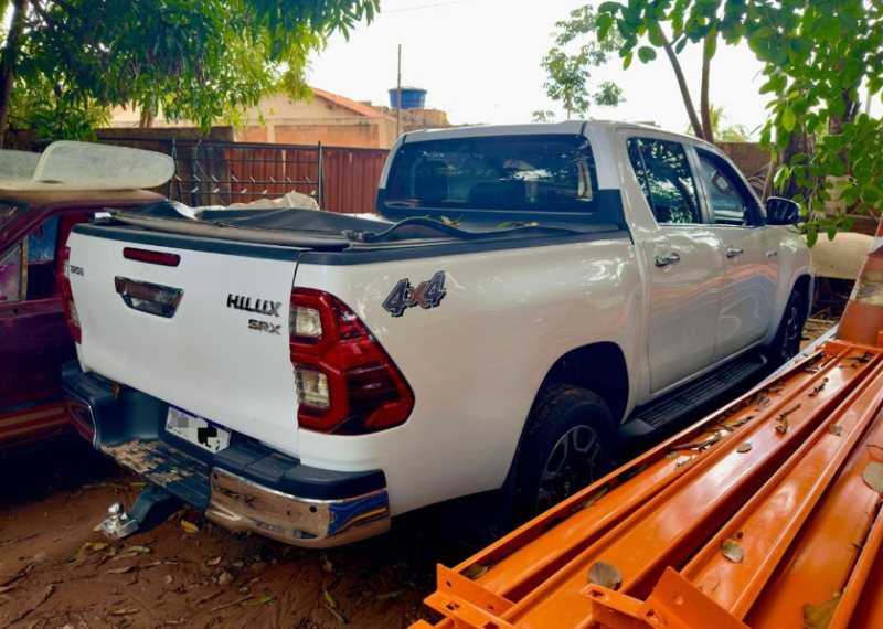 Pol�cia Militar recupera caminhonete furtada e apreende cigarros contrabandeados e drogas em Cuiab�