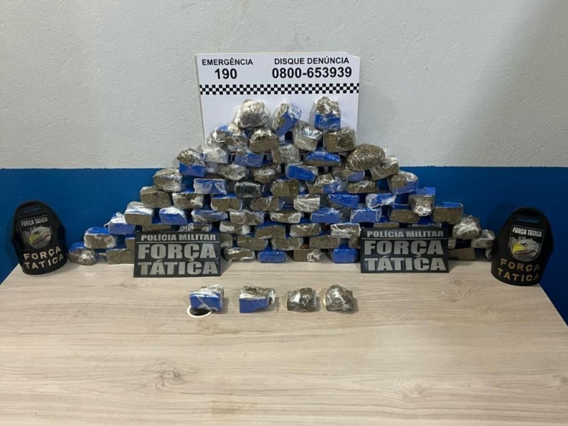 For�a T�tica prende duas faccionadas e apreende por��es de maconha em Lucas do Rio Verde