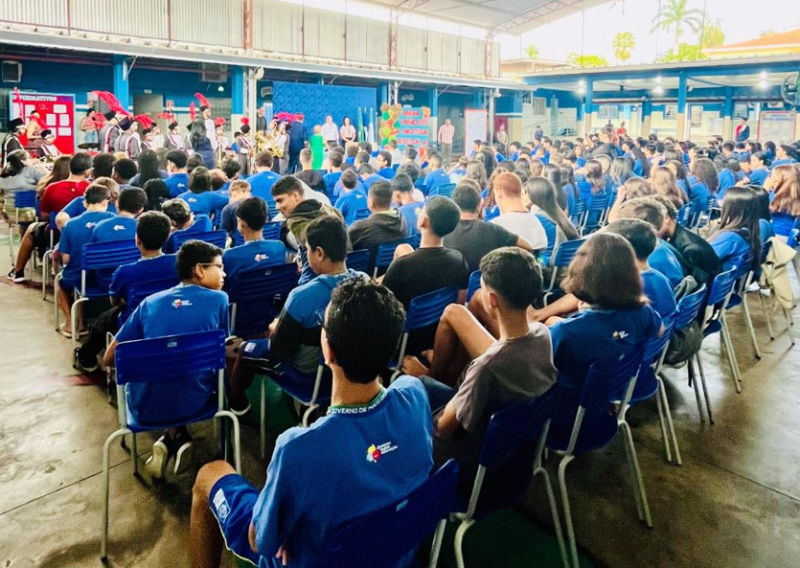 Seduc inicia entrega de materiais escolares a estudantes da Rede Estadual