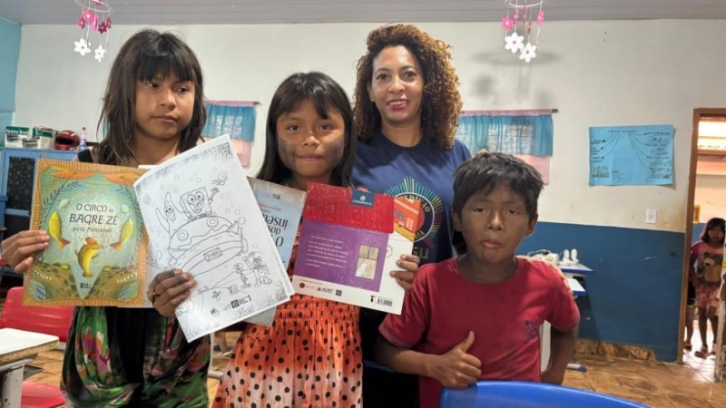 Secel promove Pit Stop Liter�rio com distribui��o gratuita de livros em avenida de Cuiab�