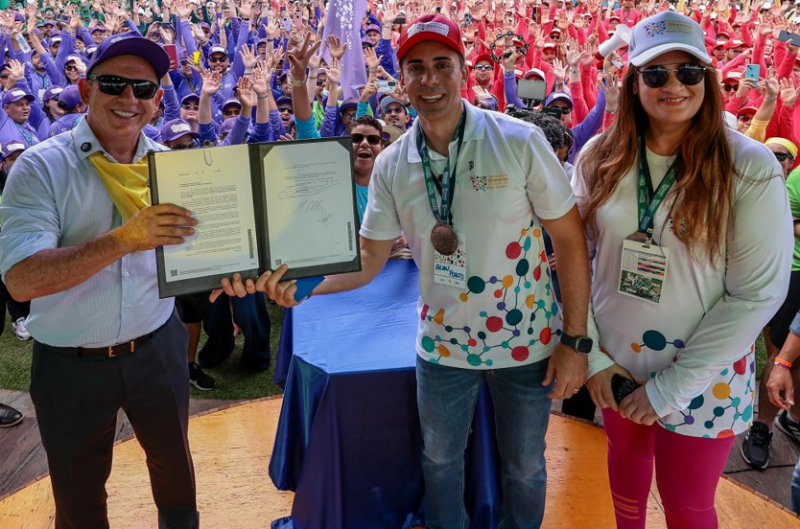 Governador assina edital para contratao de 1.500 professores da Educao Bsica