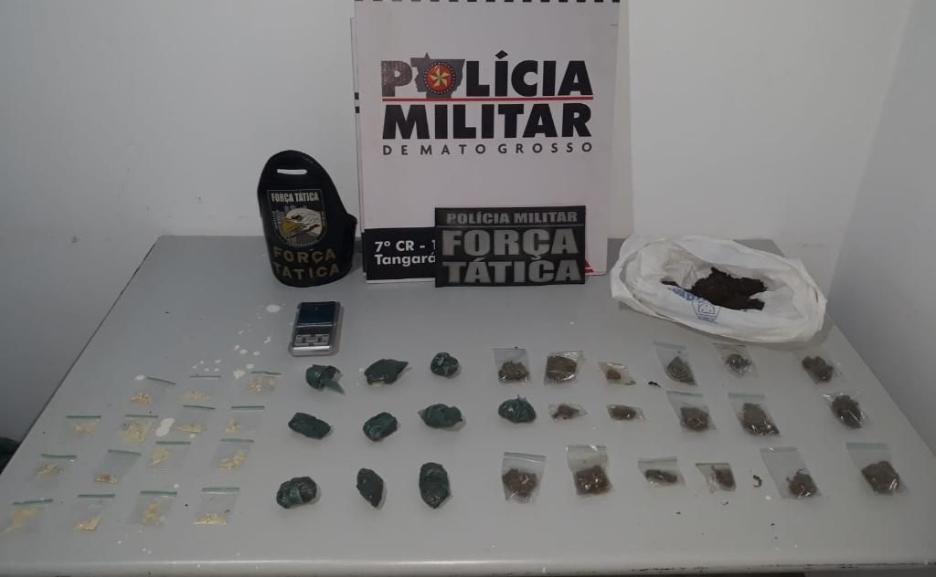 For�a T�tica apreende adolescente com 43 por��es de drogas em Tangar� da Serra