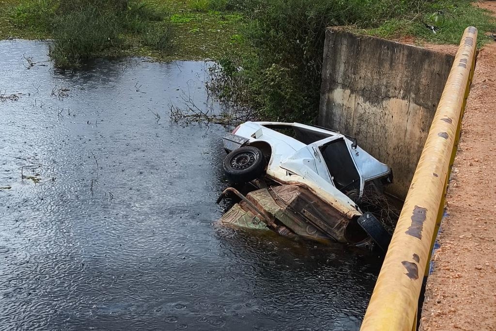 Corpo de Bombeiros localiza corpos de duas v�timas de afogamento ap�s queda de carro de ponte