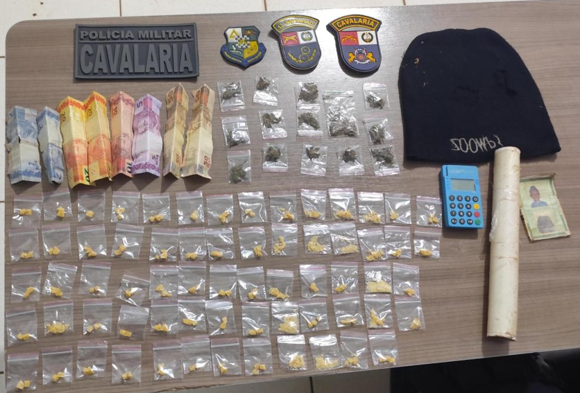 Homem � preso com 81 por��es de drogas em Itanhang�