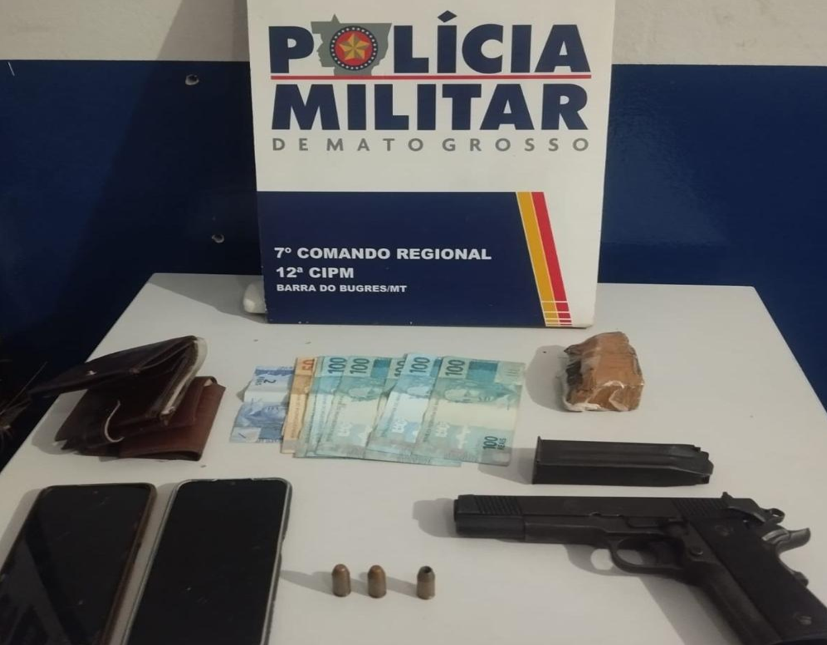 PM prende dois homens e apreende adolescente por tr�fico de drogas e porte ilegal de arma em Barra do Bugres