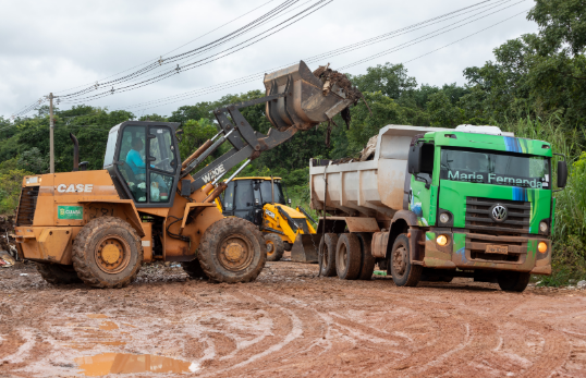 700 toneladas de lixo s�o retiradas de bols�es em apenas tr�s horas de mutir�o