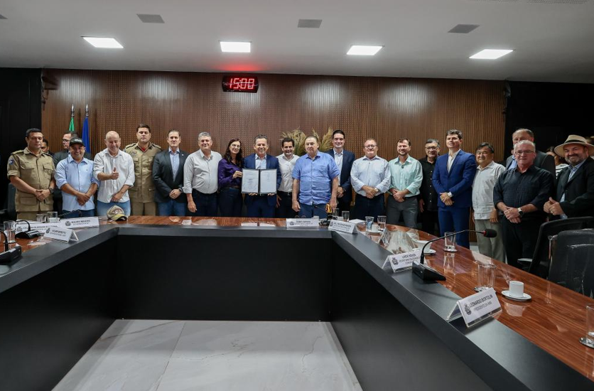 Governo assina coopera��o para oito novas unidades do Corpo de Bombeiros em MT