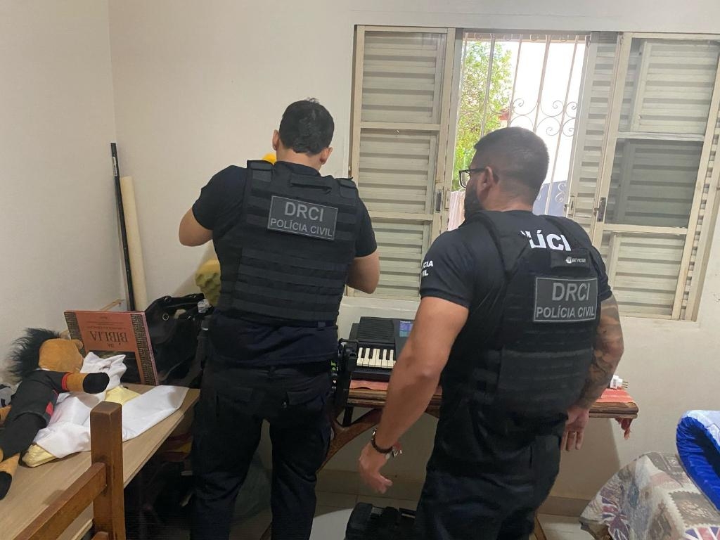 Pol�cia Civil cumpre mandados contra menor que disseminava discurso de �dio e amea�a � vida de mulheres