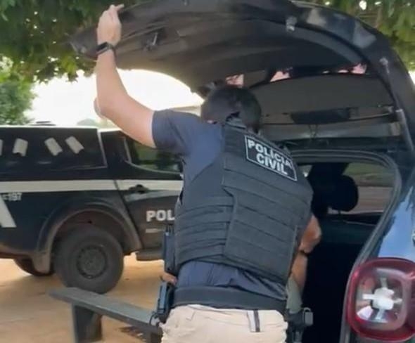 Foragido por morte de policial civil aposentado � preso pela Pol�cia Civil em balsa no Rio Teles Pires