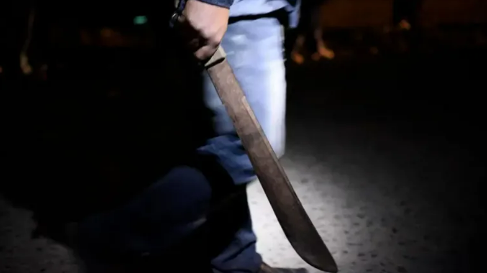 Homem ataca duas pessoas a golpes de fac�o ap�s desentendimento em Cuiab�