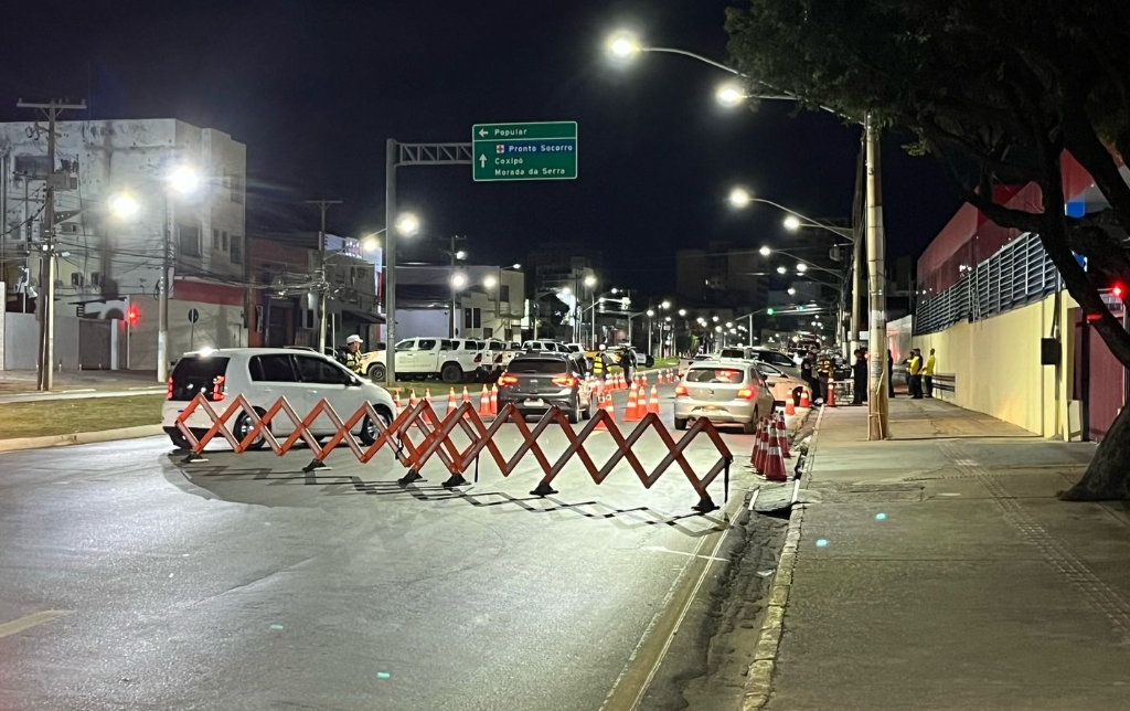 Opera��o Lei Seca prende 15 condutores embriagados na madrugada deste domingo (13)