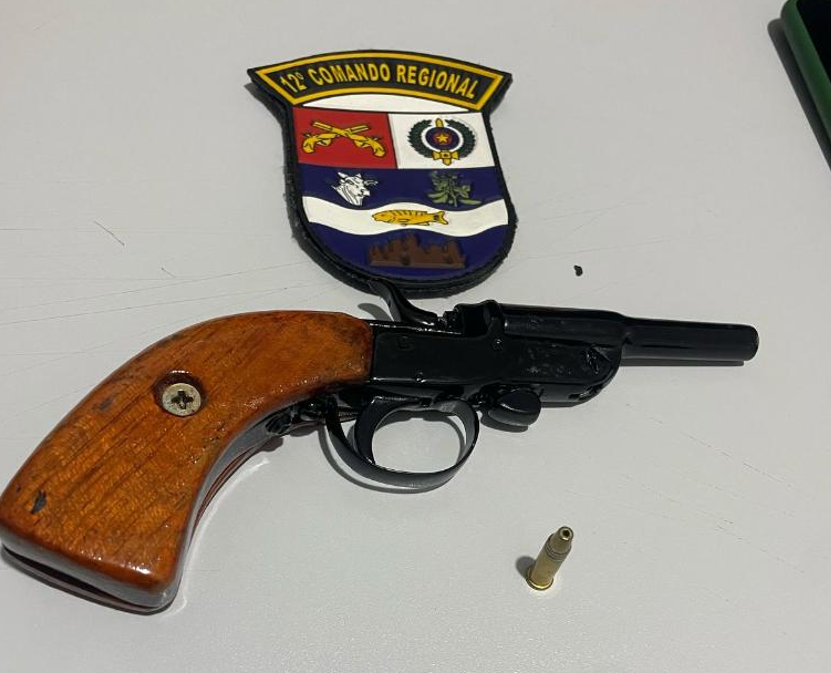 Homem � preso ap�s amea�ar pessoas com arma de fogo em distribuidora de bebidas em Jauru