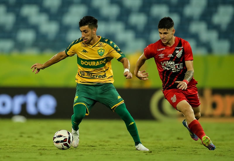 Com gol de Pedrinho, Cuiab� vence o Athletico-PR e assume provisoriamente a lideran�a da S�rie B  