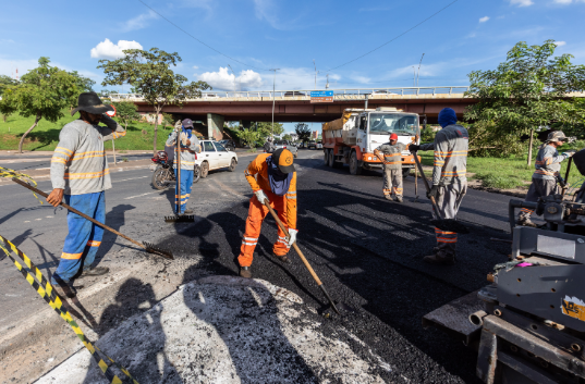 Treze pontos de Cuiab� recebem opera��o tapa-buraco em 2 dias