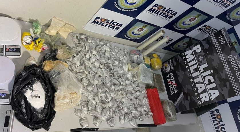 For�a T�tica prende dupla com mais de 120 por��es drogas em Cuiab�