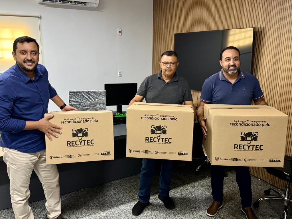 Seciteci doa 40 computadores do programa Recytec ao munic�pio de Nobres