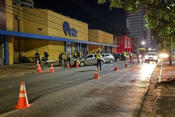 Blitz da Lei Seca prende 6 motoristas b�bados na Miguel Sutil