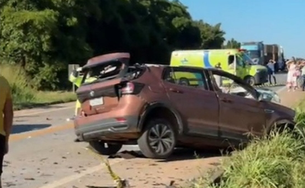Acidente entre carro e carreta deixa um morto e dois feridos na BR-163 em Vera
