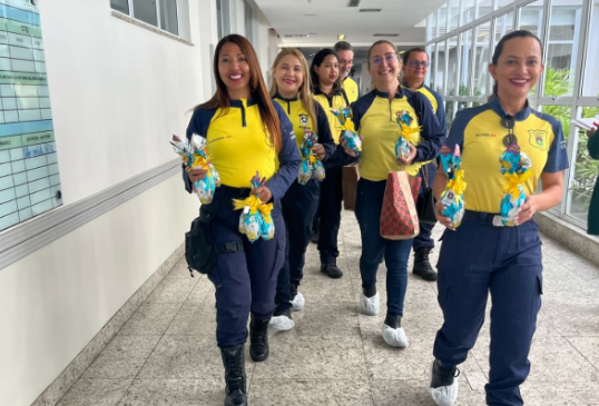 Agentes da Semob fazem a��o de P�scoa para crian�as no HMC