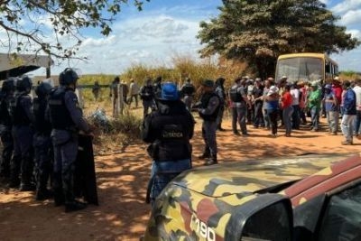 Padre de So Flix do Araguaia e defensora so presos por invaso de terra em MT