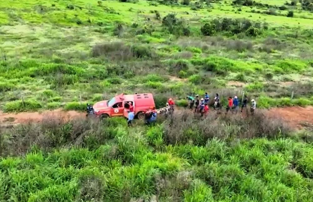 Bombeiros resgatam homem desaparecido em �rea de mata em Ju�na