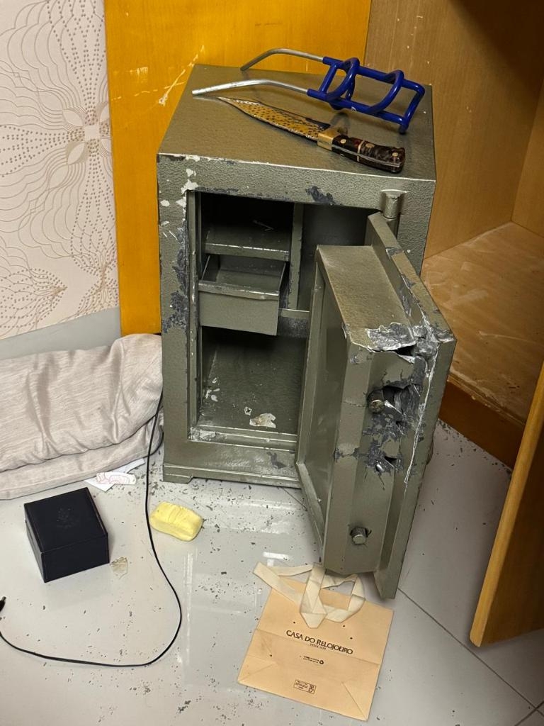 Pol�cia Civil prende receptadores e recupera R$ 30 mil em joias furtadas de escrit�rio de advogado