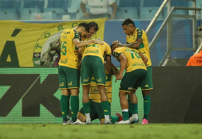 Cuiab vence a Ferroviria e assume a vice-liderana da Srie B  