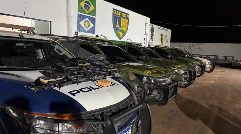 Gefron e PM apreendem 23 tabletes de cloridrato de coca�na e causam preju�zo de R$ 587 mil �s fac��es criminosas