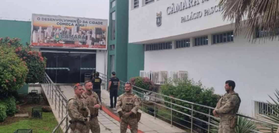 Chico 2000 e Sargento Joelson s�o afastados por decis�o judicial ap�s opera��o da Pol�cia Civil