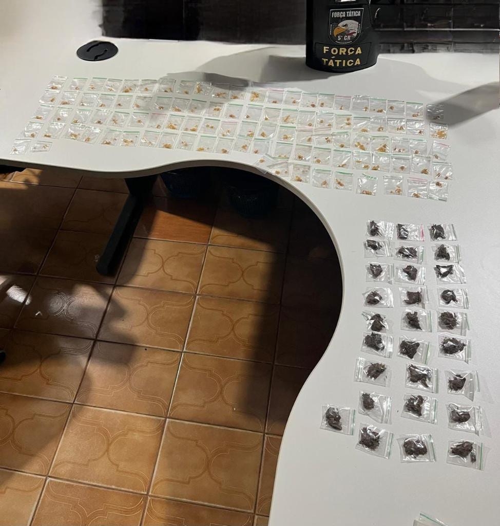 For�a T�tica apreende mais de 100 por��es de entorpecentes em Barra do Gar�as