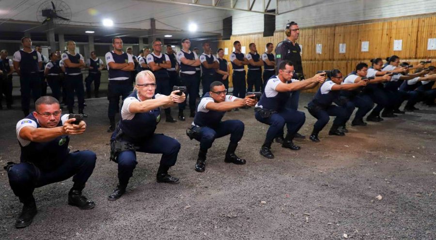 Alunos da Guarda Municipal participam de curso de armamento em Vrzea Grande
