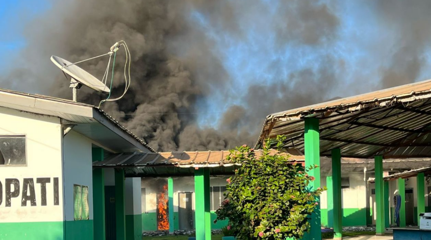 Inc�ndio atinge escola na zona rural de Sinop