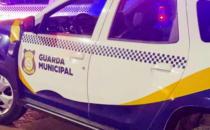 Jovem � preso ap�s atacar companheiro com faca e subir em viatura em Lucas do Rio Verde