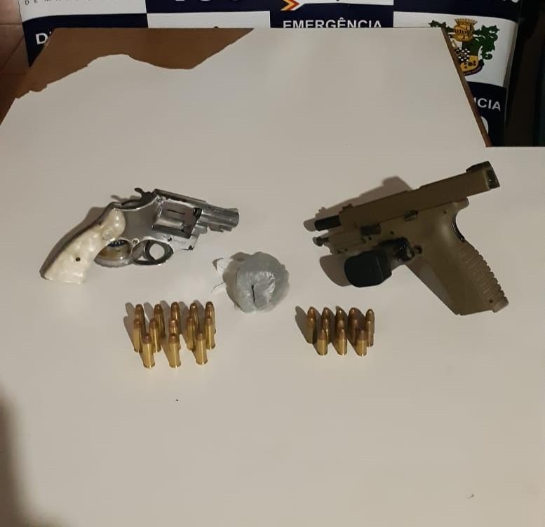 Pol�cia Militar prende homem com armas de fogo, muni��es e maconha em zona rural 