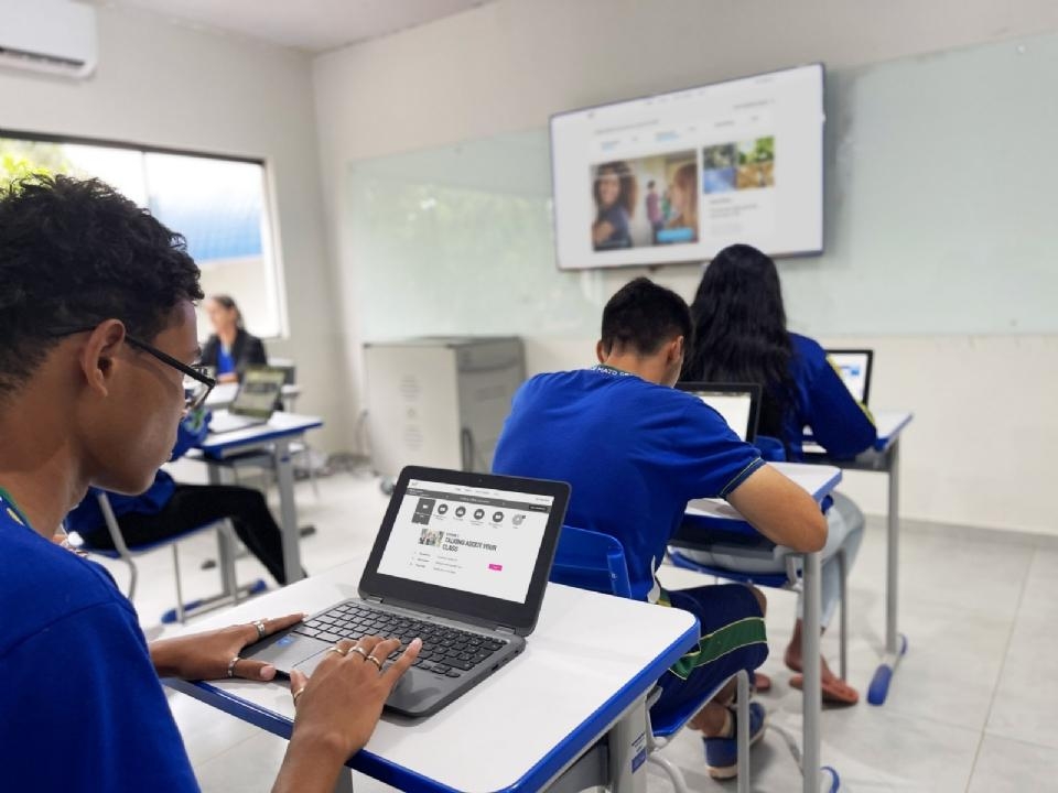 Seduc atualiza plataforma Mais Ingls com personalizao e diversidade lingustica para estudantes
