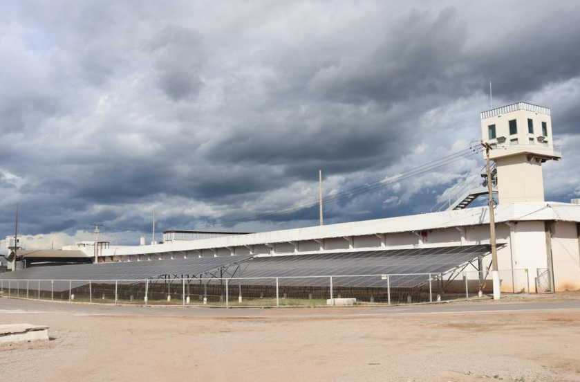 Policial penal � preso em flagrante por levar celulares para presos da Penitenci�ria Central
