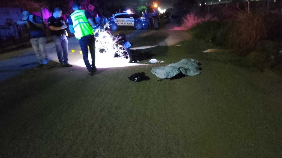 Dois jovens morrem em acidente de moto em Cuiab�