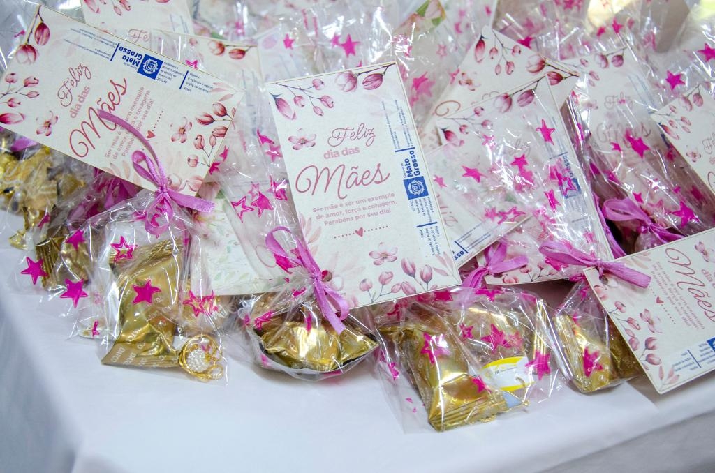 Restaurante Prato Popular realiza almo�o especial em alus�o ao Dia das M�es