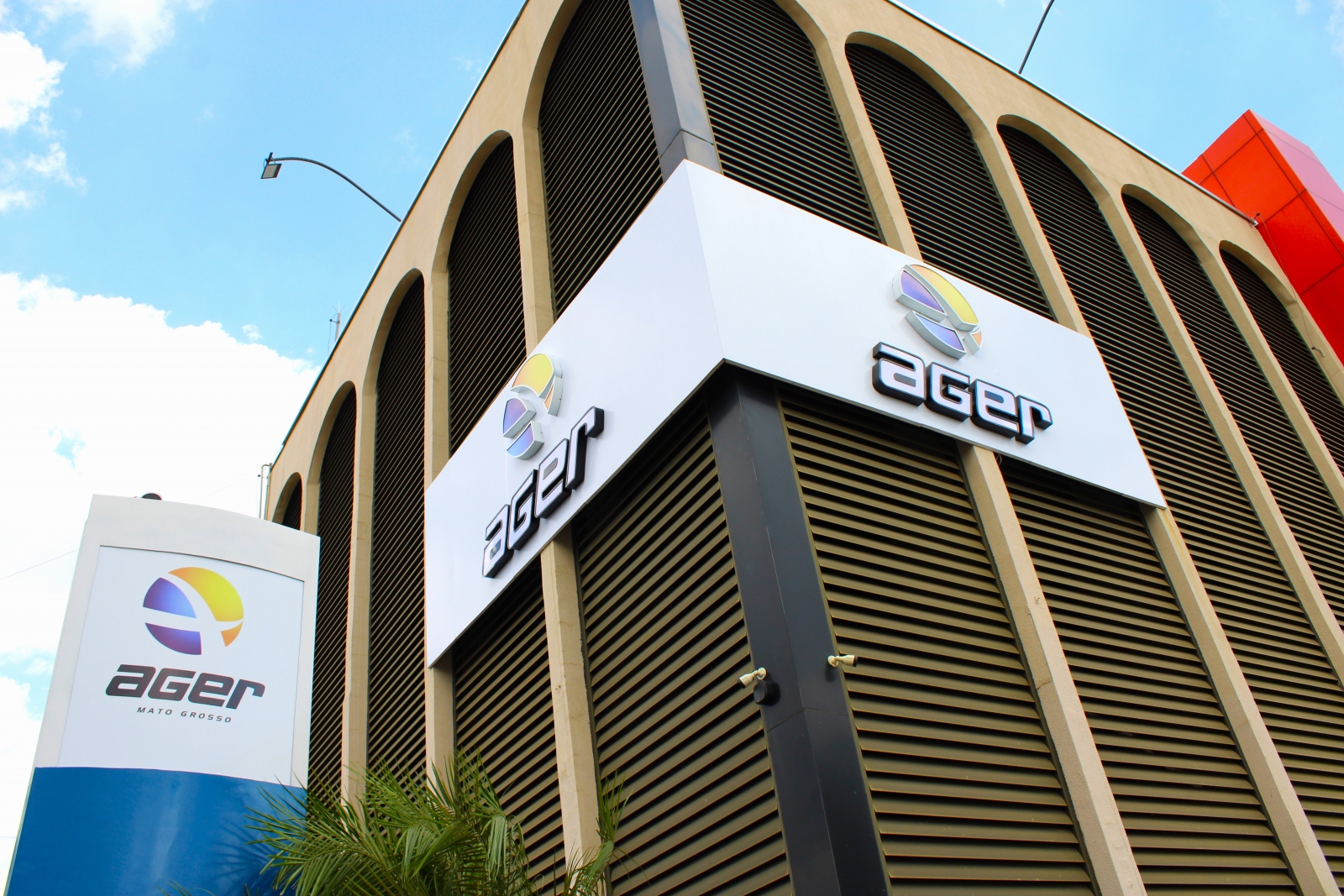 Ager multa concession�ria de energia em R$ 12,7 milh�es por cobran�a indevida de ilumina��o p�blica